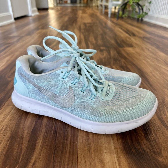 Nike Free Running Shoes - Picture 3 of 5